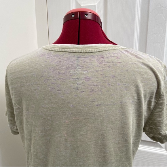 JORDACHE women army green cream tone V neck T-shirt. Size M. Used. - Picture 3 of 6